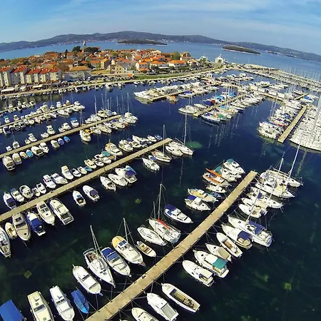 Cozy In With Sauna Feriehus Biograd Na Moru